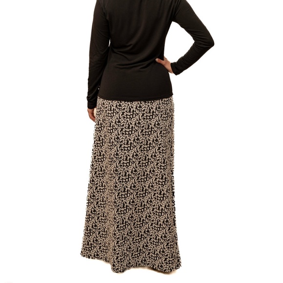 DEVORAH'S SECRET Modest Skirt Maxi Black & White Regular and Plus sizes - Picture 3 of 3